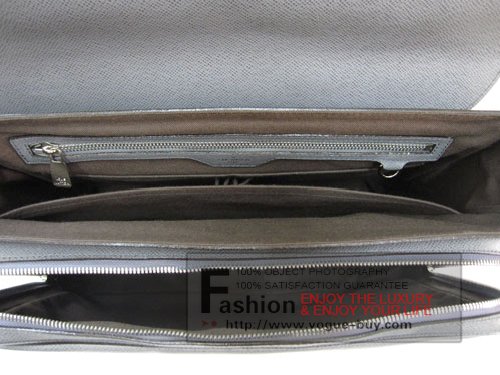 Louis Vuitton replica Taiga Leather Vassili GM M32638 (glacier)