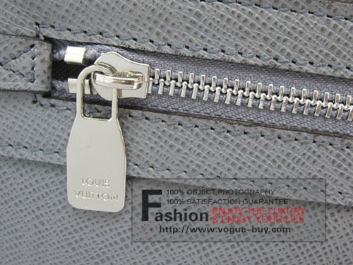 Louis Vuitton replica Taiga Leather Vassili GM M32638 (glacier)