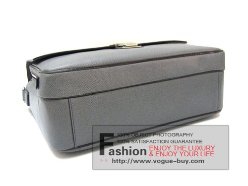 Louis Vuitton replica Taiga Leather Vassili GM M32638 (glacier)
