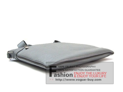 Louis Vuitton replica Taiga Leather Sasha messenger bag M32630 (glacier)