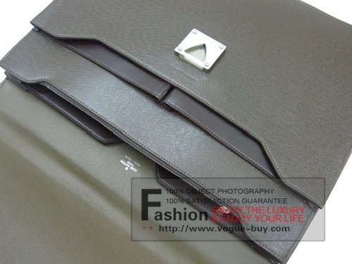 Louis Vuitton replica Taiga Leather Robusto 2 compartments M31048 (grizzli)