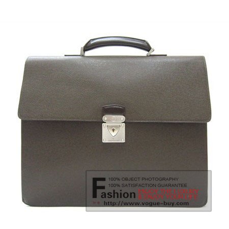 Louis Vuitton replica Taiga Leather Robusto 2 compartments M31048 (grizzli)