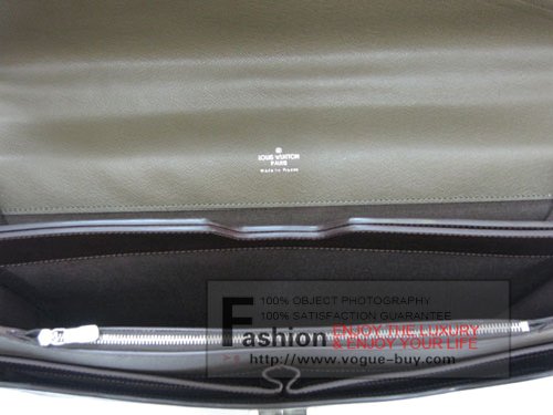 Louis Vuitton replica Taiga Leather Robusto 2 compartments M31048 (grizzli)